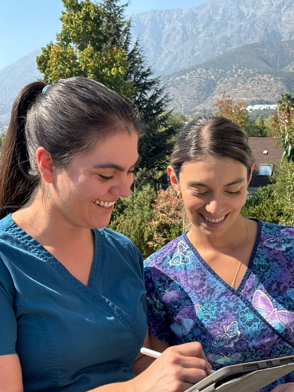 Las fundadoras de Oncoruta trabajando juntas
